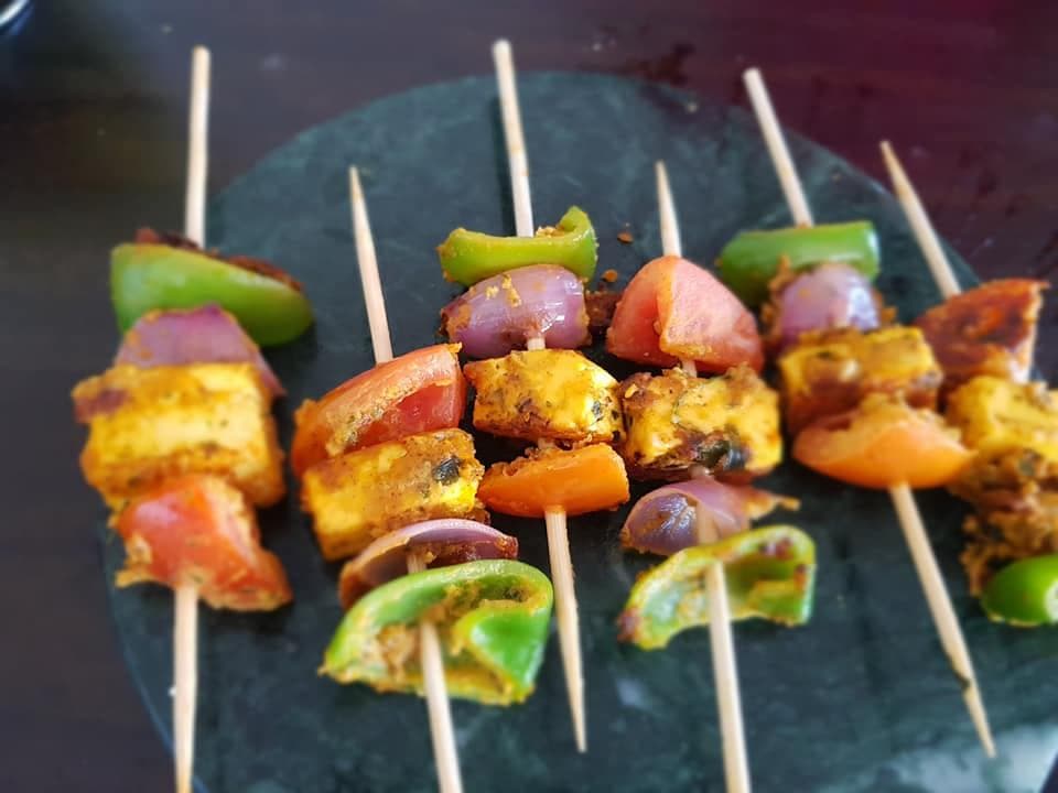 Tandoori paneer shaslick